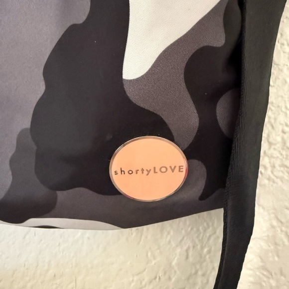 shortyLOVE Amuse Medium Crossbody Bag - Picture 5 of 5